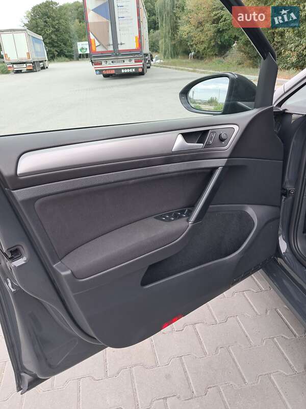 Універсал Volkswagen Golf 2016 в Тернополі