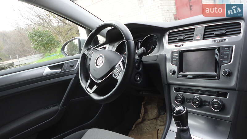 Универсал Volkswagen Golf 2015 в Днепре