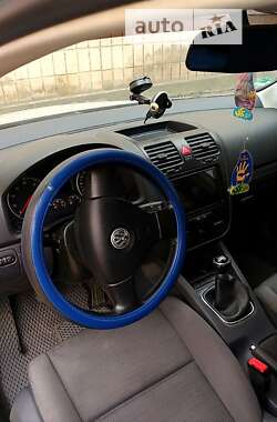 Хетчбек Volkswagen Golf 2005 в Бершаді