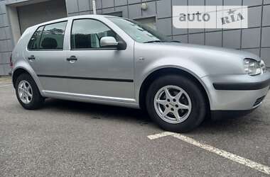 Хэтчбек Volkswagen Golf 2002 в Львове