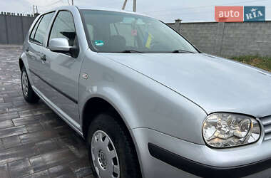 Хэтчбек Volkswagen Golf 2001 в Ровно