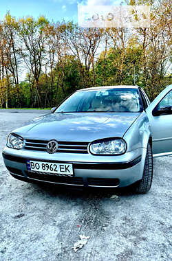 Хэтчбек Volkswagen Golf 2002 в Тернополе