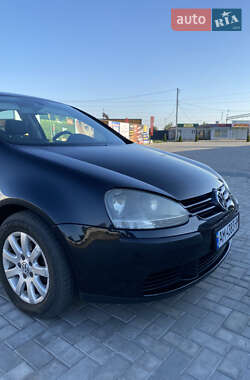 Хетчбек Volkswagen Golf 2003 в Попільні