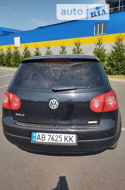 Хэтчбек Volkswagen Golf 2004 в Хмельнике