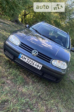 Універсал Volkswagen Golf 2001 в Житомирі