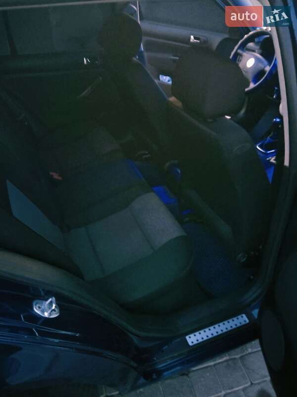 Хэтчбек Volkswagen Golf 2001 в Хмельницком