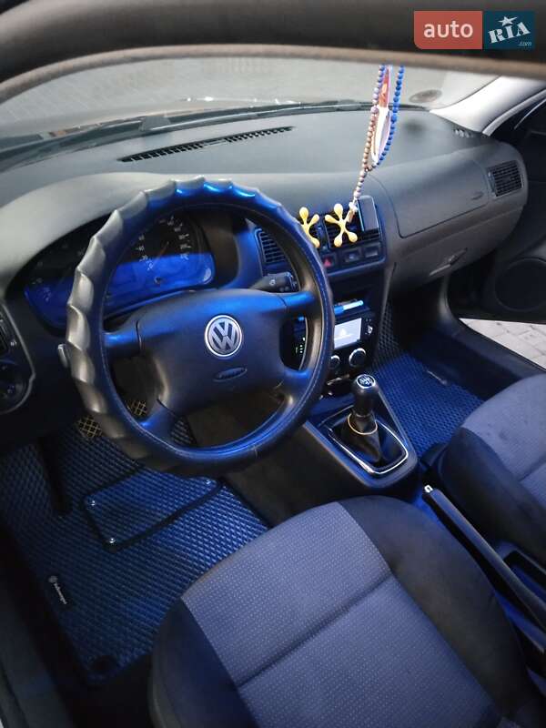 Хэтчбек Volkswagen Golf 2001 в Хмельницком