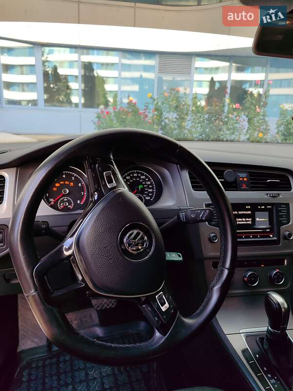 Хетчбек Volkswagen Golf 2015 в Одесі