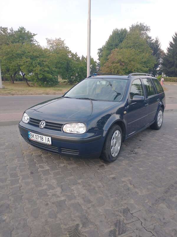 Універсал Volkswagen Golf 2001 в Луцьку