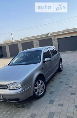 Хетчбек Volkswagen Golf 2002 в Березному