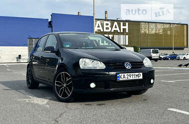 Хетчбек Volkswagen Golf 2006 в Києві