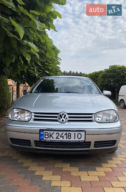 Хэтчбек Volkswagen Golf 2001 в 