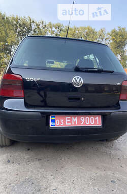 Хетчбек Volkswagen Golf 2001 в Охтирці