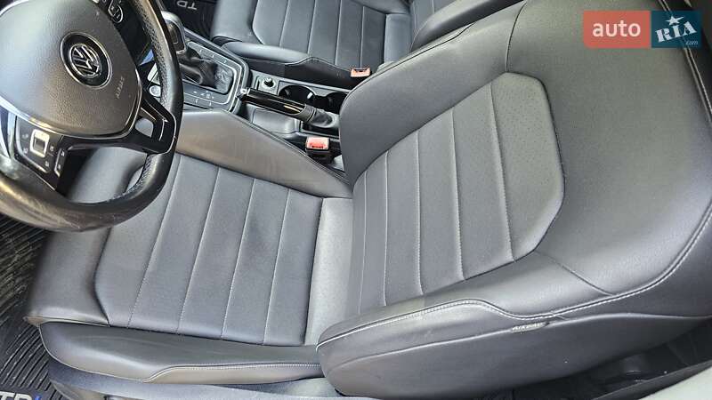 Хэтчбек Volkswagen Golf 2015 в Днепре