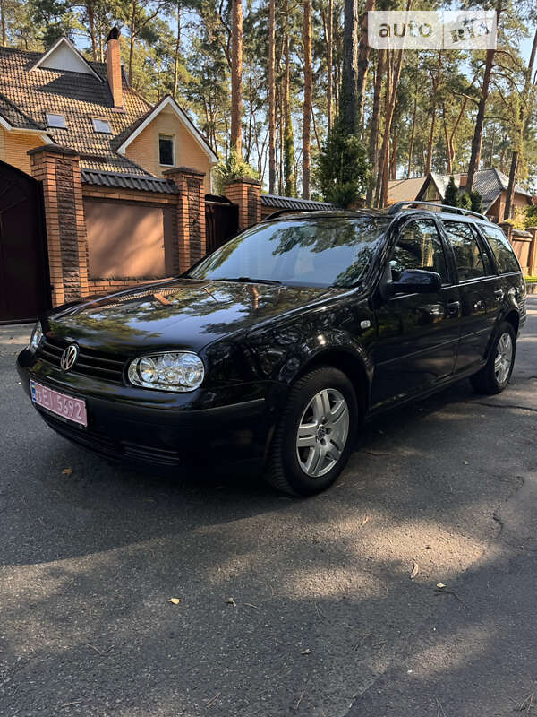 Универсал Volkswagen Golf 2002 в Чернигове