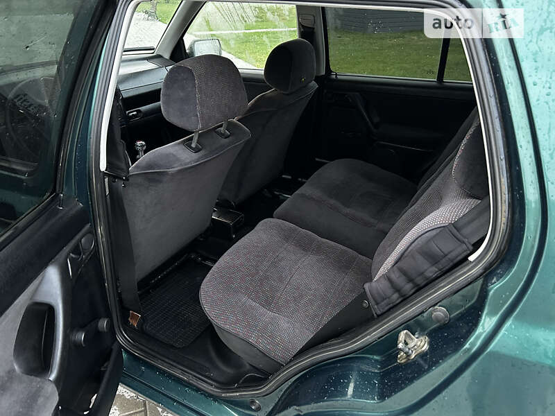 Хэтчбек Volkswagen Golf 1996 в Оброшином