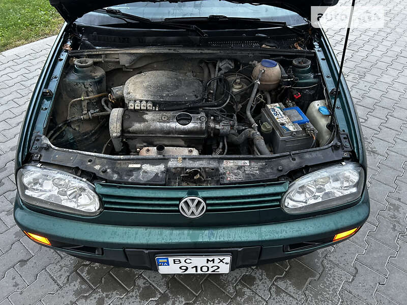 Хэтчбек Volkswagen Golf 1996 в Оброшином