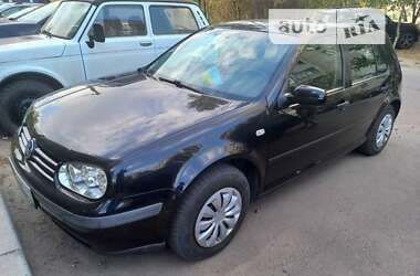 Хетчбек Volkswagen Golf 2001 в Сумах