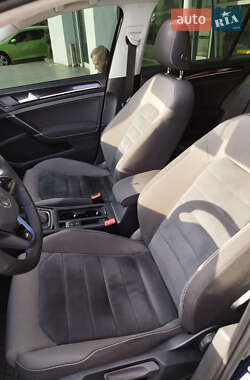 Хэтчбек Volkswagen Golf 2015 в 