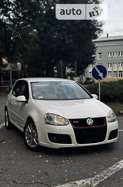 Хэтчбек Volkswagen Golf 2006 в Черновцах