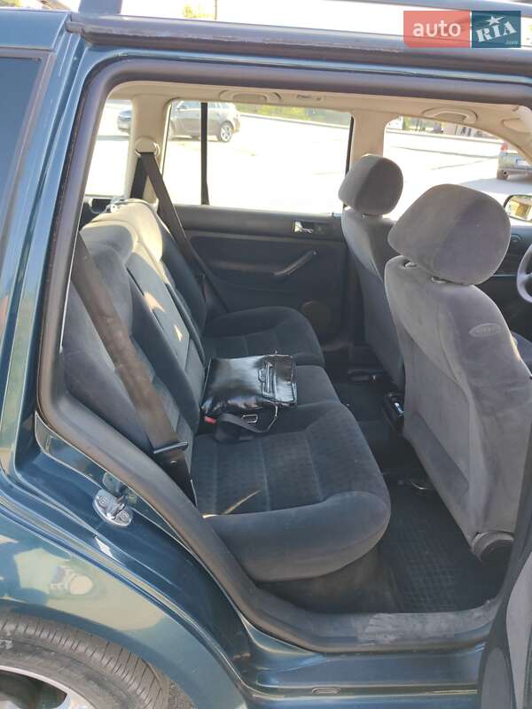 Универсал Volkswagen Golf 2003 в Изяславе