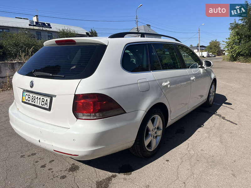 Універсал Volkswagen Golf 2011 в Чернігові