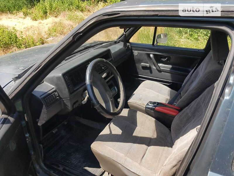 Хетчбек Volkswagen Golf 1985 в Звенигородці