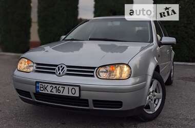 Хэтчбек Volkswagen Golf 2003 в Дубно