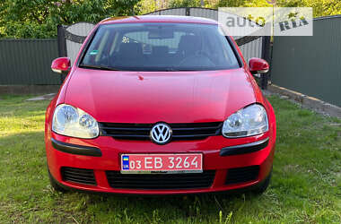 Хэтчбек Volkswagen Golf 2005 в Черновцах