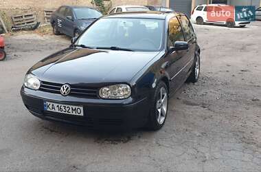 Хэтчбек Volkswagen Golf 2000 в 