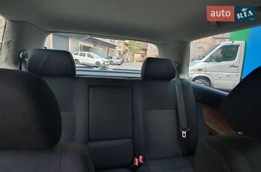 Хэтчбек Volkswagen Golf 2000 в 