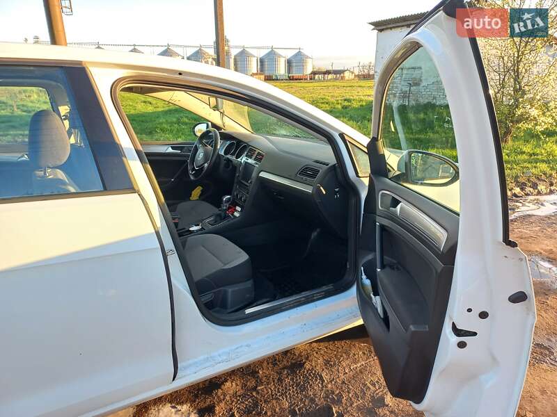 Хетчбек Volkswagen Golf 2014 в Луцьку