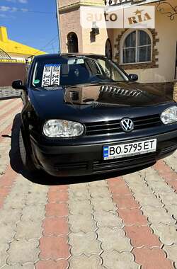 Хетчбек Volkswagen Golf 2001 в Тернополі