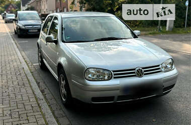 Хетчбек Volkswagen Golf 2002 в Острозі