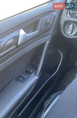 Хэтчбек Volkswagen Golf 2012 в 