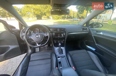 Хэтчбек Volkswagen Golf 2012 в 