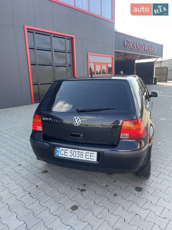 Хетчбек Volkswagen Golf 2003 в Новоселиці