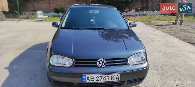 Хэтчбек Volkswagen Golf 2002 в Гайсине