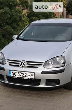 Хэтчбек Volkswagen Golf 2004 в Луцке