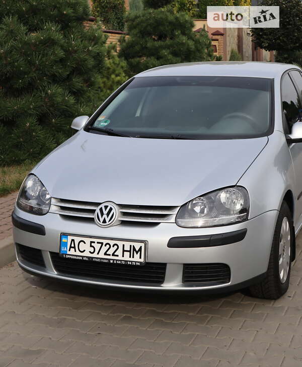 Хэтчбек Volkswagen Golf 2004 в Луцке