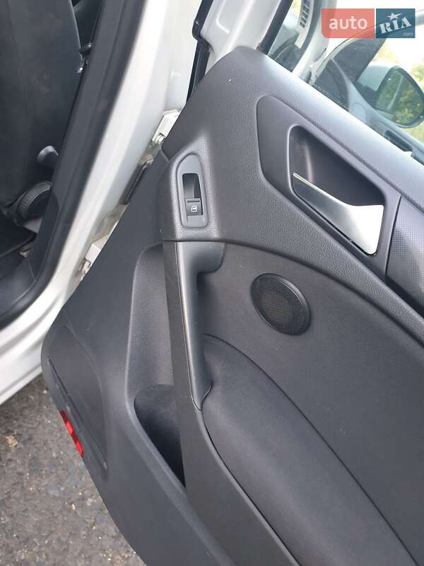 Хетчбек Volkswagen Golf 2012 в Миргороді