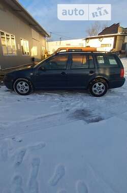 Универсал Volkswagen Golf 2002 в Черновцах