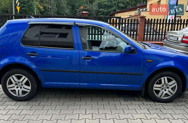 Хэтчбек Volkswagen Golf 2001 в 