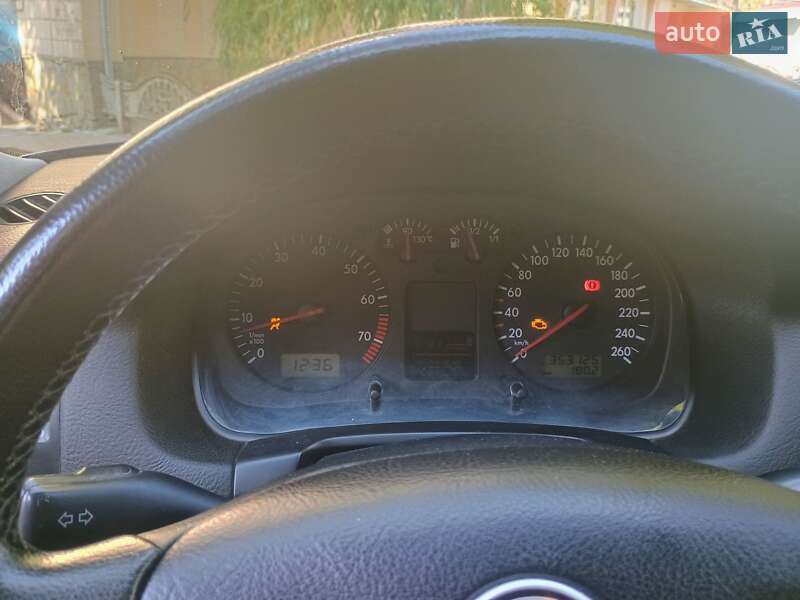 Універсал Volkswagen Golf 2001 в Тернополі