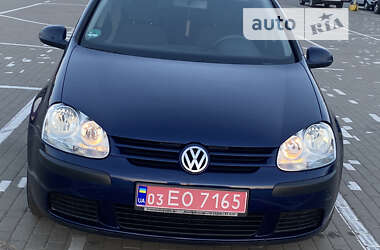 Хэтчбек Volkswagen Golf 2005 в Ковеле