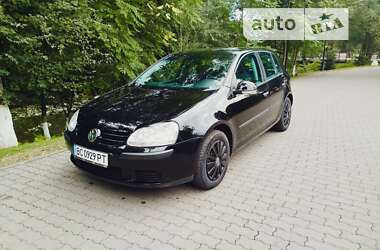 Хетчбек Volkswagen Golf 2005 в Сваляві