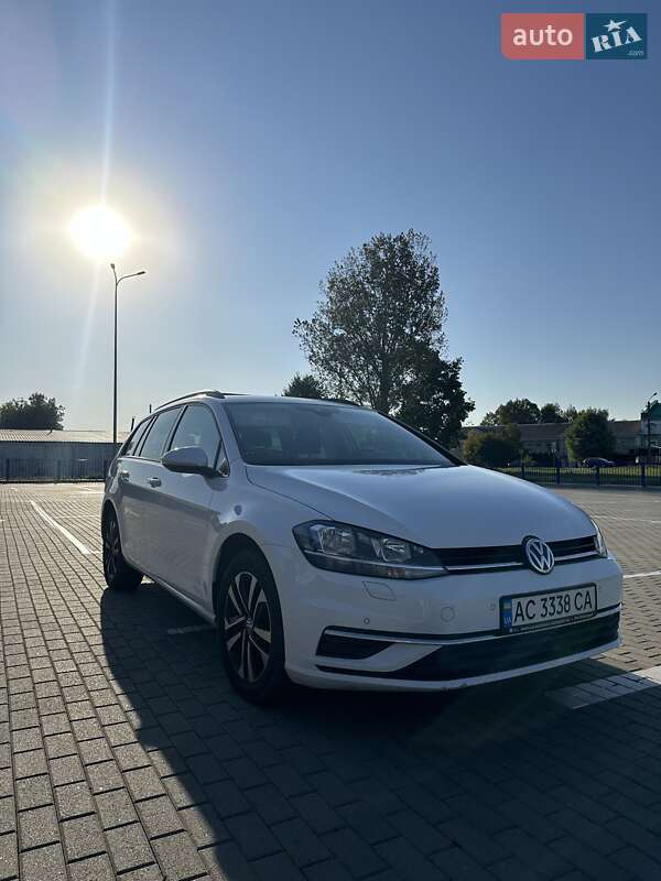 Универсал Volkswagen Golf 2020 в Луцке