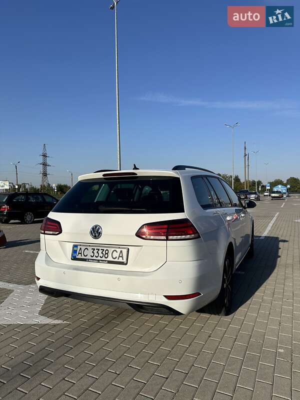 Универсал Volkswagen Golf 2020 в Луцке
