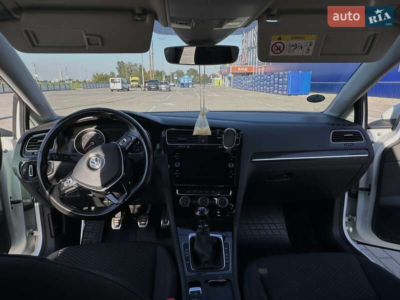 Универсал Volkswagen Golf 2020 в Луцке