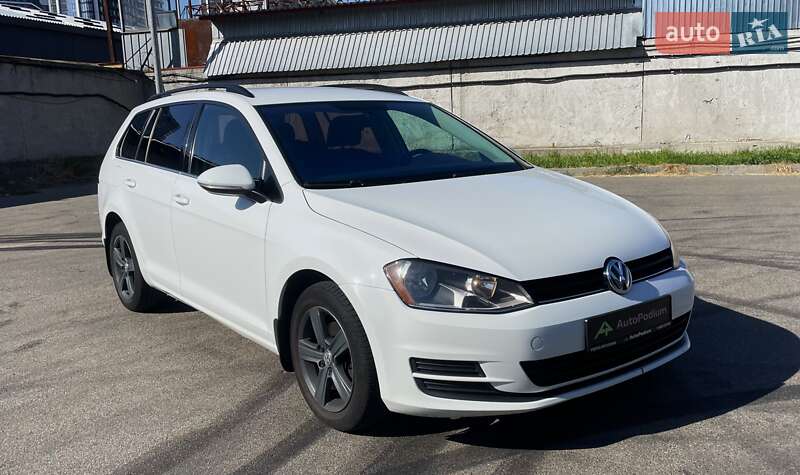 Универсал Volkswagen Golf 2015 в 